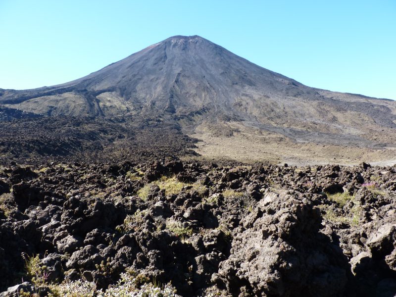 Mount Ngauruhoe am Anfang des Tracks
